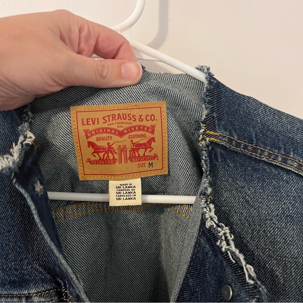 Levi’s Altered Collarless Trucker Jacket Blue Jean Denim Women’s Medium - Picture 5 of 12